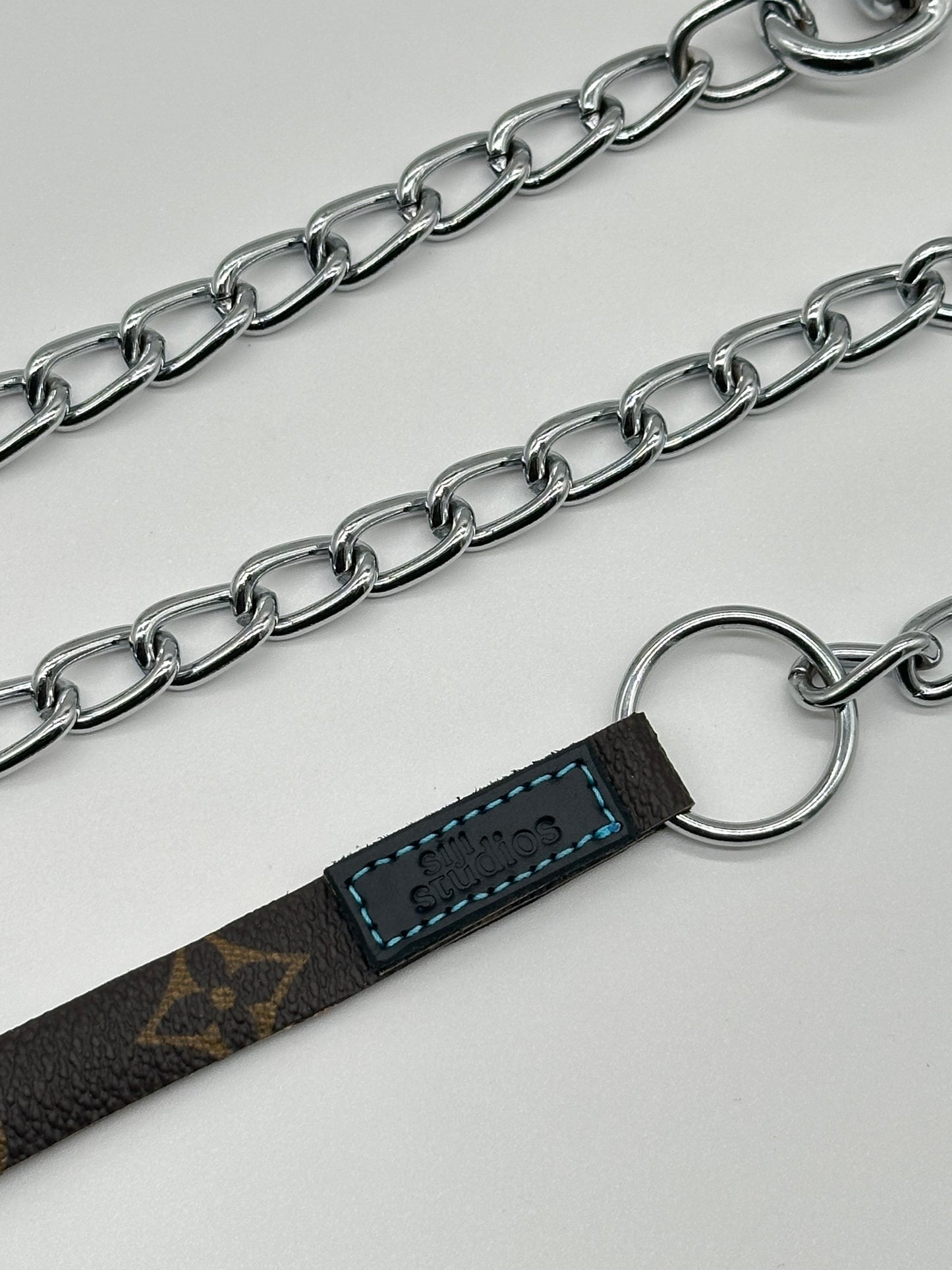 CHAIN DOG LEASH "LV"