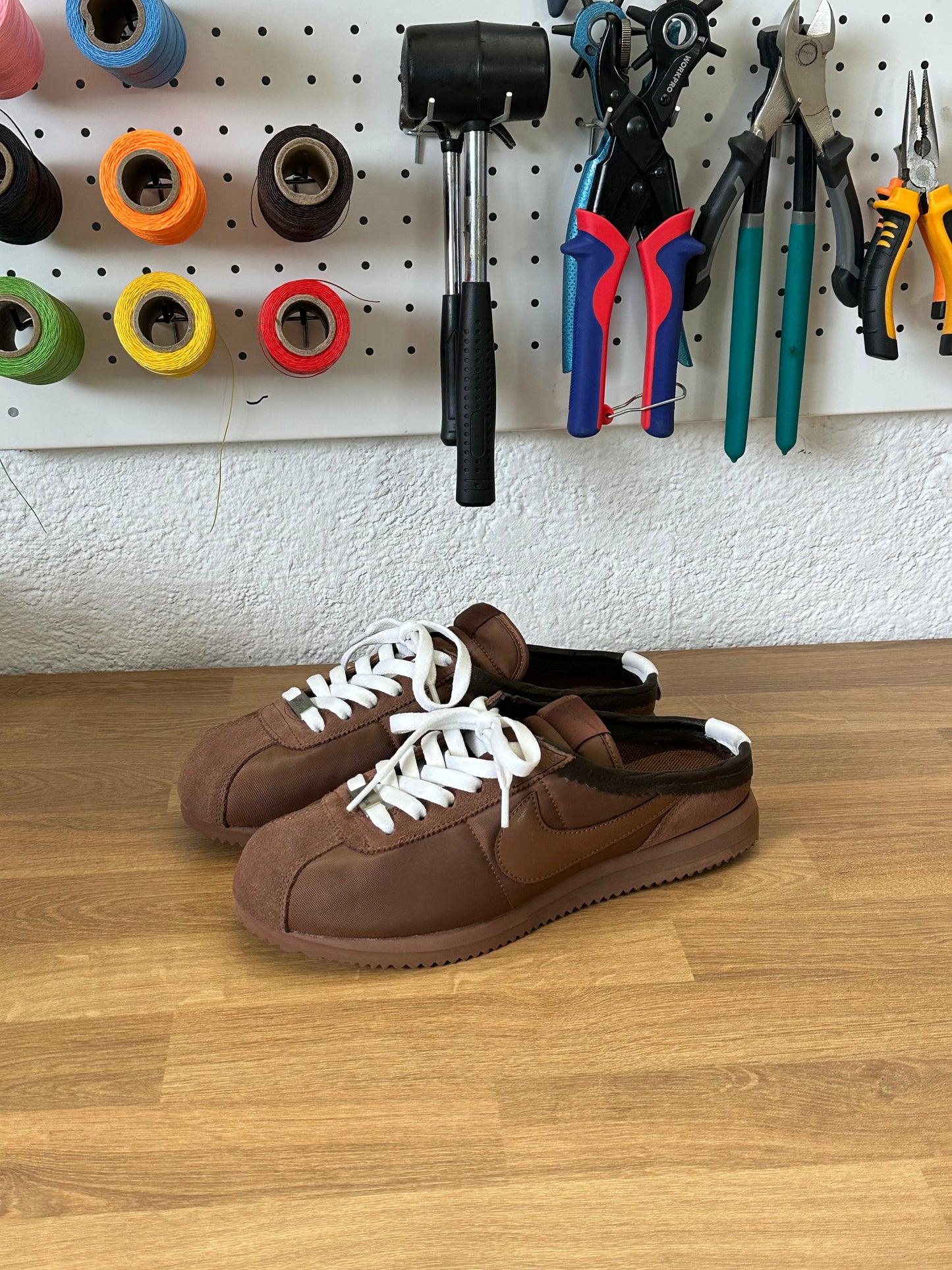 CORTEZ CHOCOLATE "SLIPPERS"