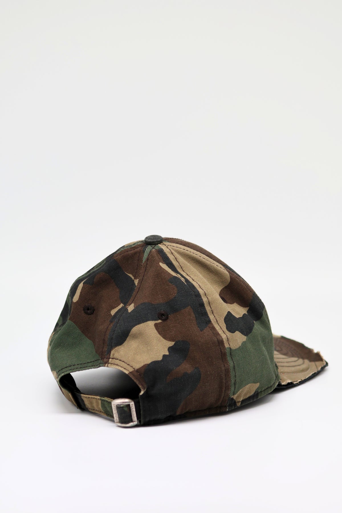 DISTRESSED 9FORTY "NY CAMO" CAP (ADJUSTABLE)