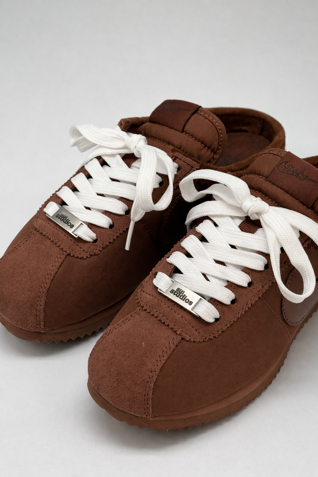 CORTEZ CHOCOLATE "SLIPPERS"